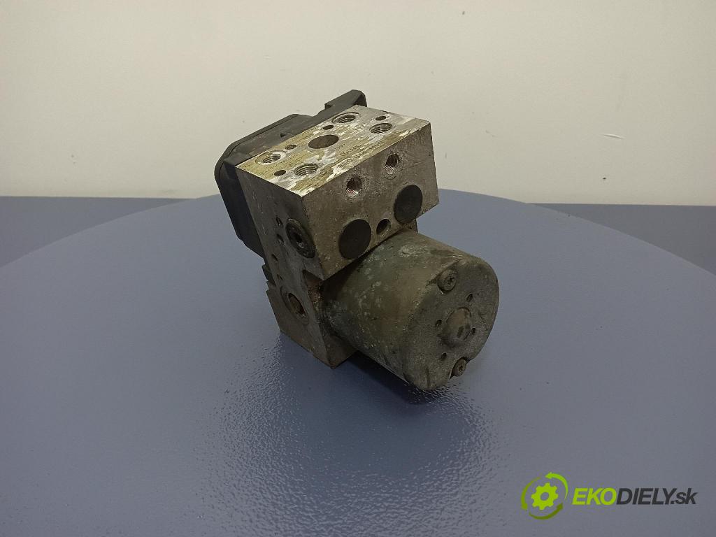 Volkswagen Passat 2001 čerpadlo ABS x 8E0614111T