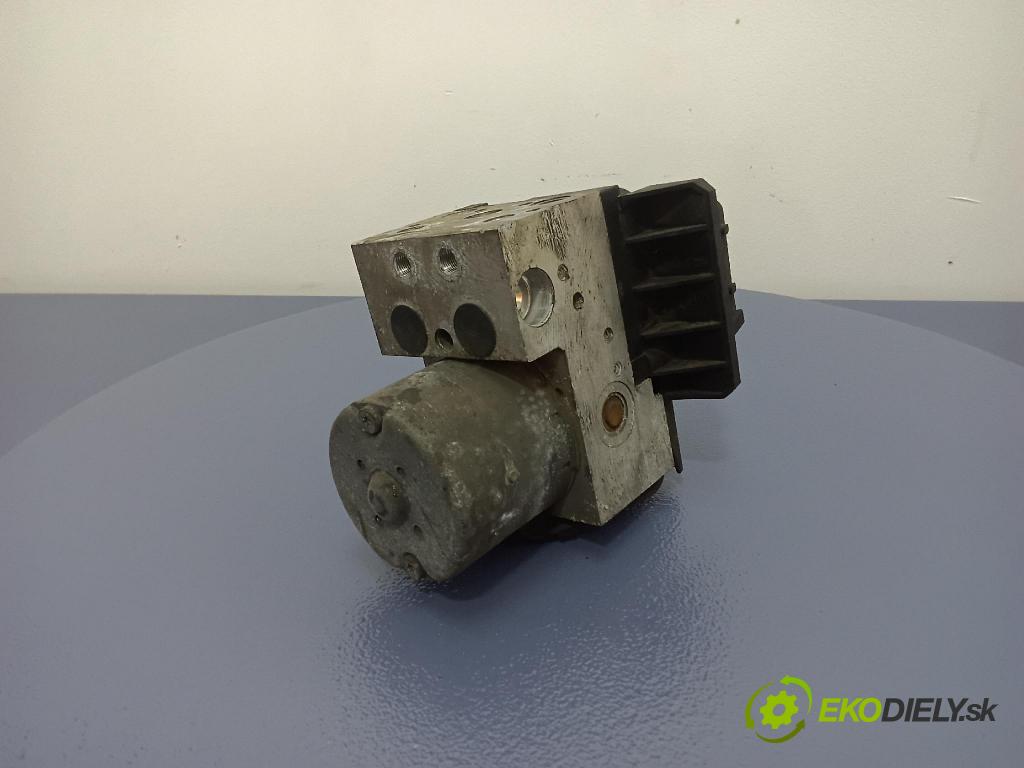 Volkswagen Passat 2001 čerpadlo ABS x 8E0614111T