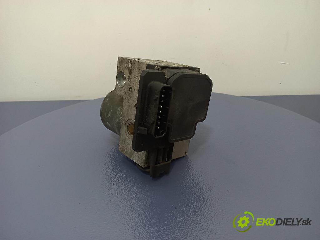 Volkswagen Passat 2001 čerpadlo ABS x 8E0614111T