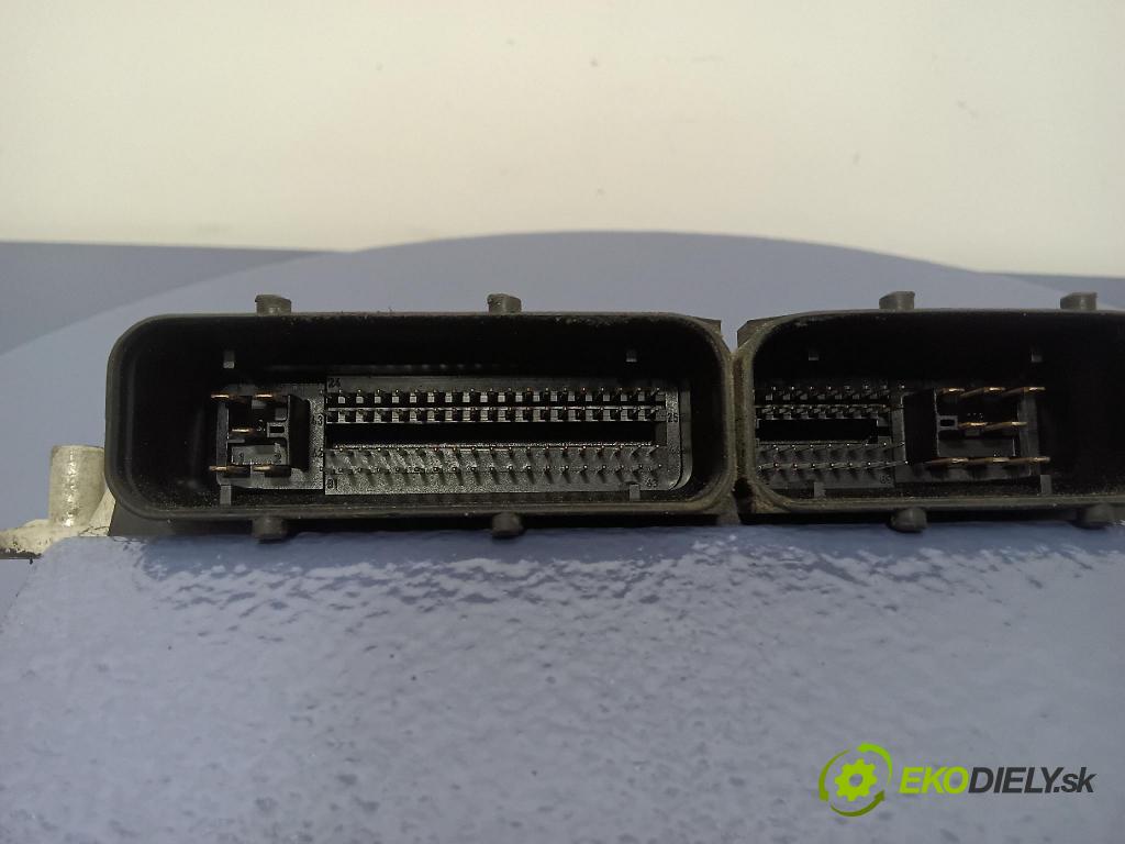 Volkswagen Bora 1999 řídící jednotka Motor: 038906012K