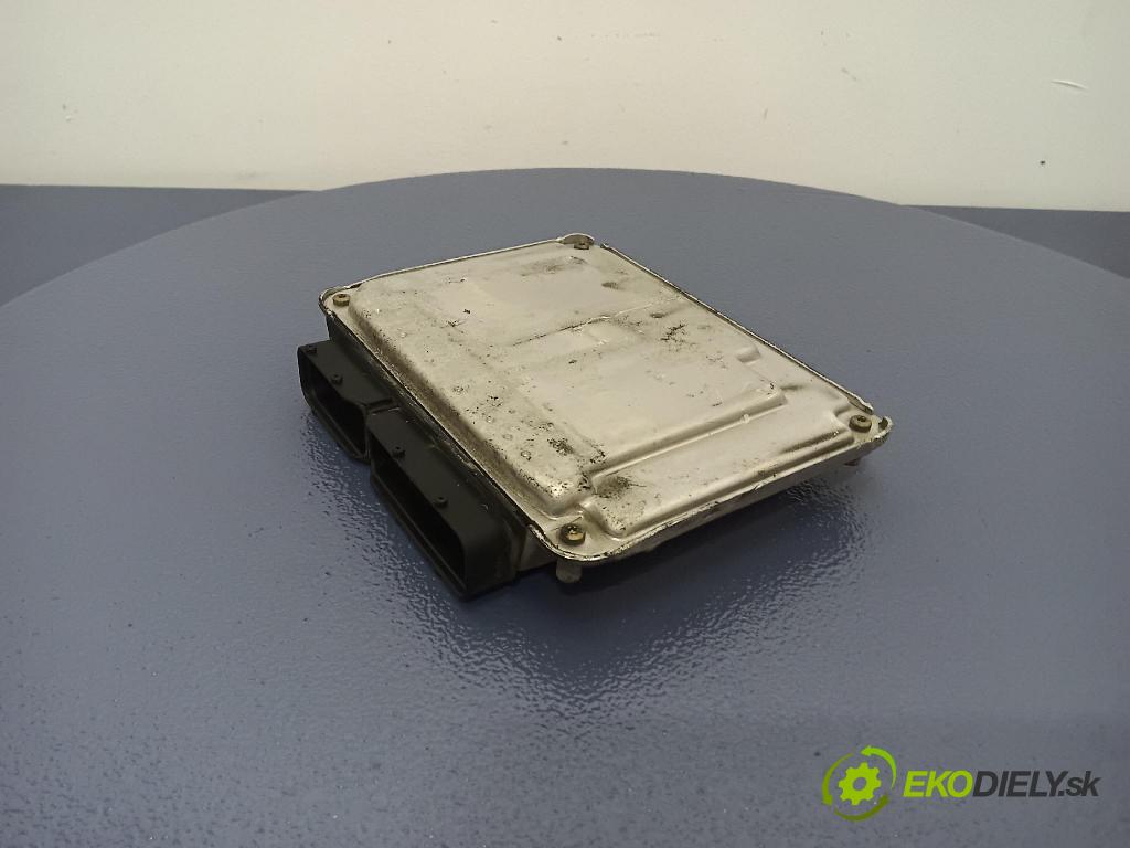 Volkswagen Bora 1999 řídící jednotka Motor: 038906012K