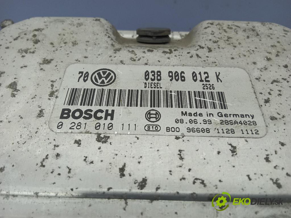 Volkswagen Bora 1999 řídící jednotka Motor: 038906012K
