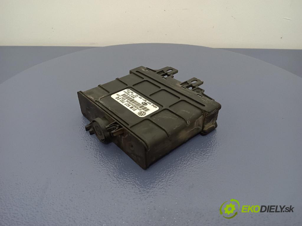 Volkswagen Golf 1998 riadiaca jednotka skrine 01M927733EQ