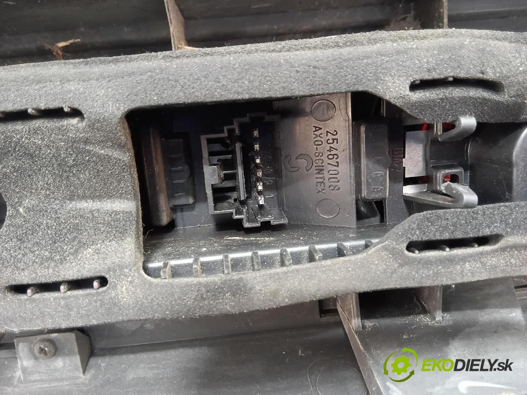 Renault Trafic 2004 světlo Zad: levá Mimo: 01