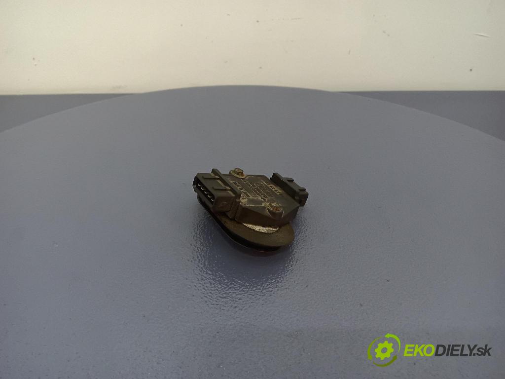 Audi A6 1997 řídící jednotka 8D0905351