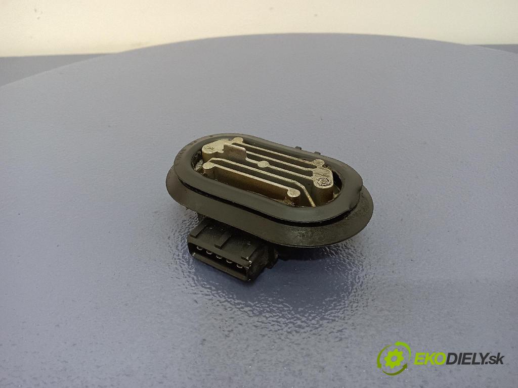 Audi A6 1997 řídící jednotka 8D0905351