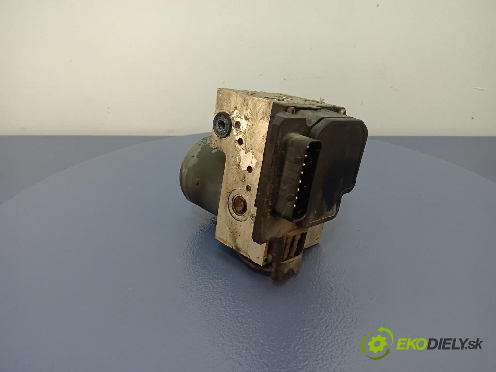 Volkswagen Passat 2000 čerpadlo ABS x 8E0614111T