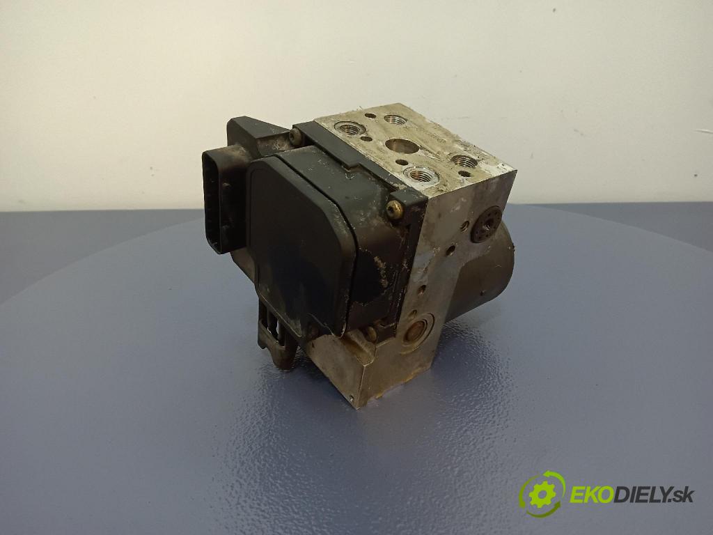 Volkswagen Passat 2000 čerpadlo ABS x 8E0614111T