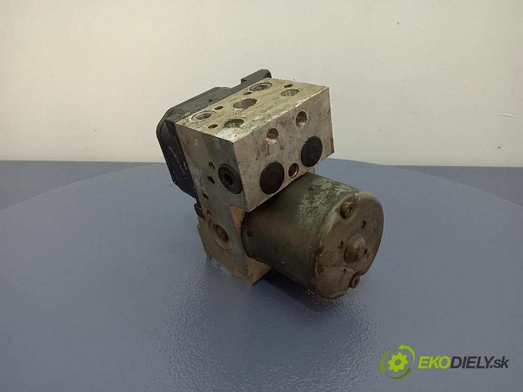 Volkswagen Passat 2000 čerpadlo ABS x 8E0614111T