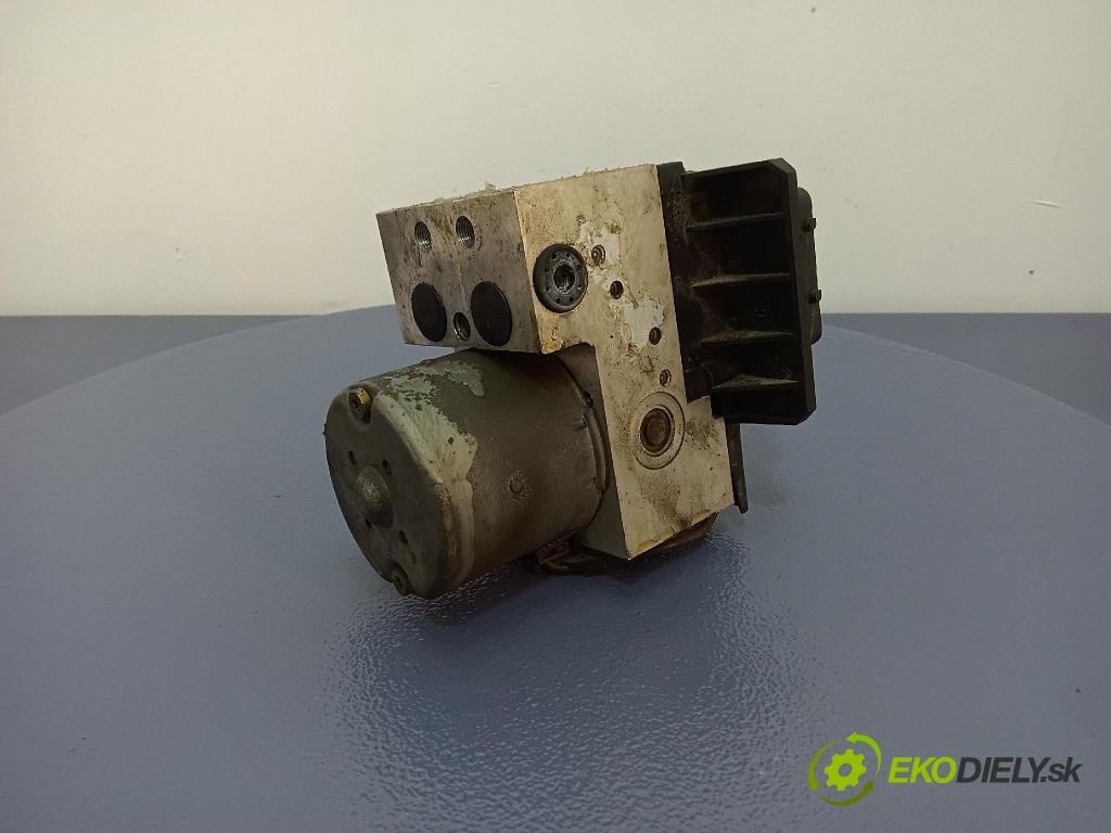 Volkswagen Passat 2000 čerpadlo ABS x 8E0614111T