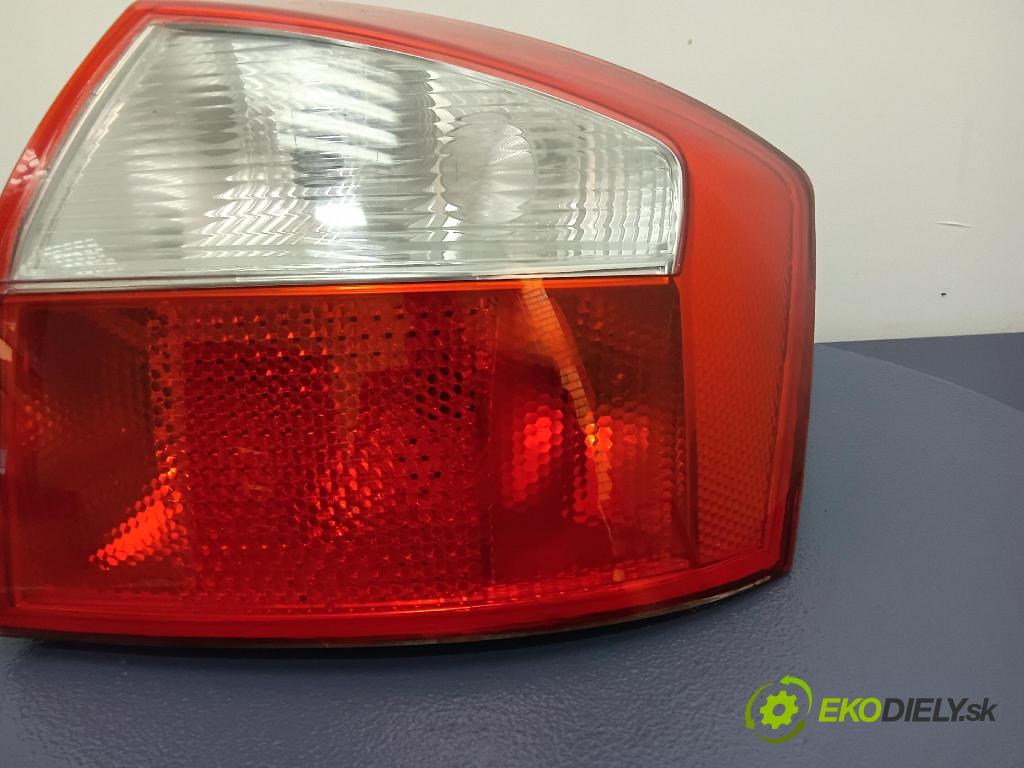 Audi A4 2002 světlo Zad: Práva: Mimo: 11-A467B