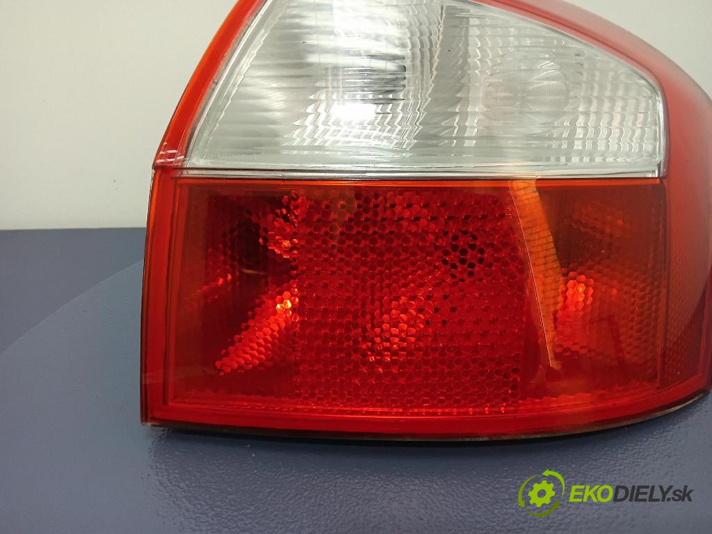 Audi A4 2002 světlo Zad: Práva: Mimo: 11-A467B
