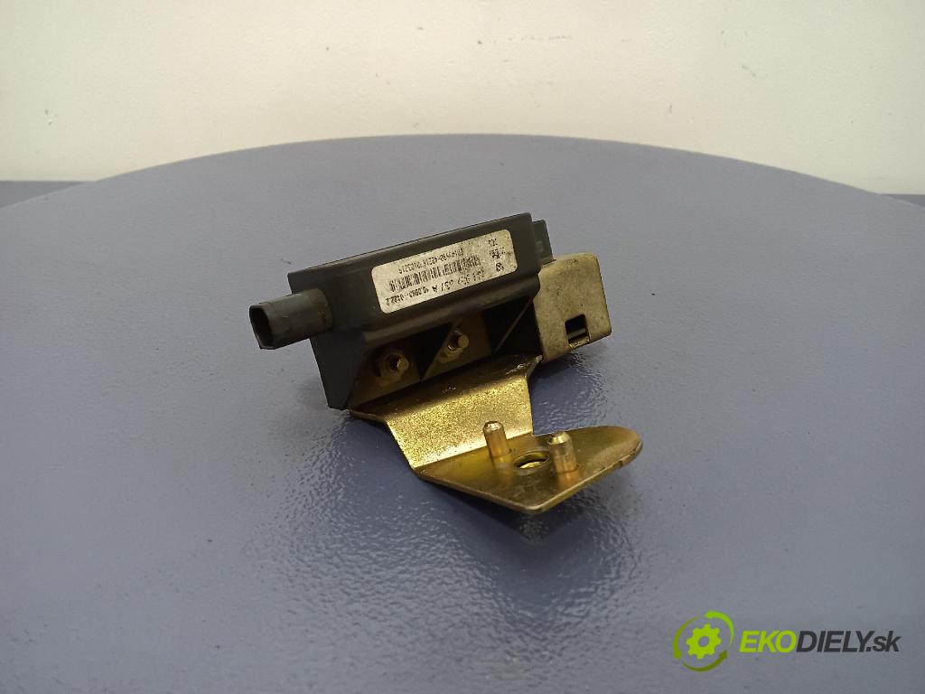 Volkswagen Golf 2000 snímač ESP. 1J0907657A