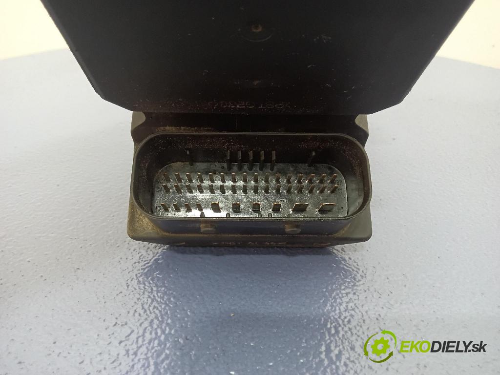 Volkswagen Passat 2001 čerpadlo ABS x 4B0614517G