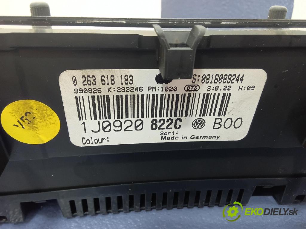 Volkswagen Bora 1999 Přístrojová deska 1J0920822C