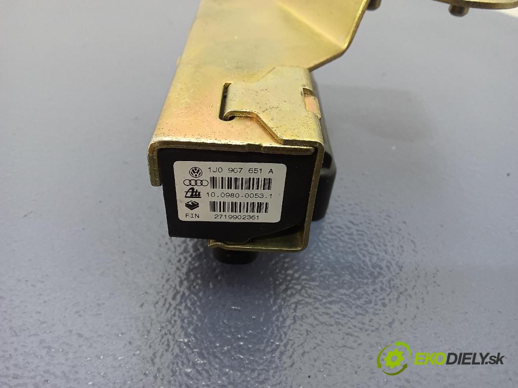 Volkswagen Bora 1999 snímač ESP. 1J0907657A