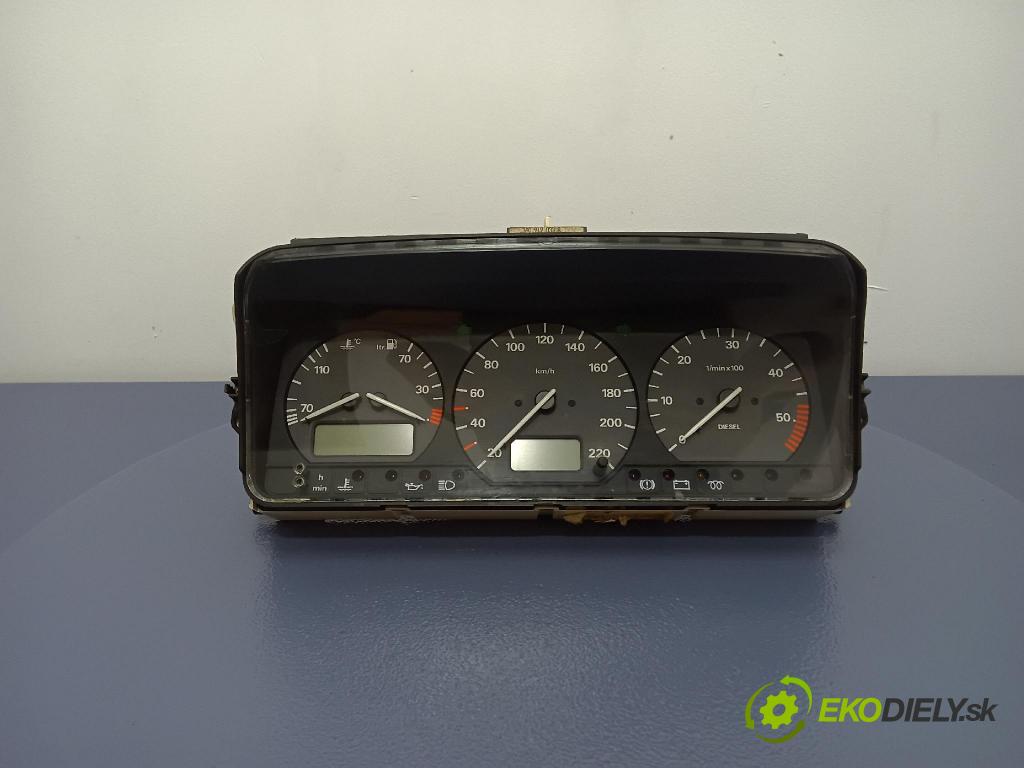 Volkswagen Passat 1994 Přístrojová deska 3A0919033R