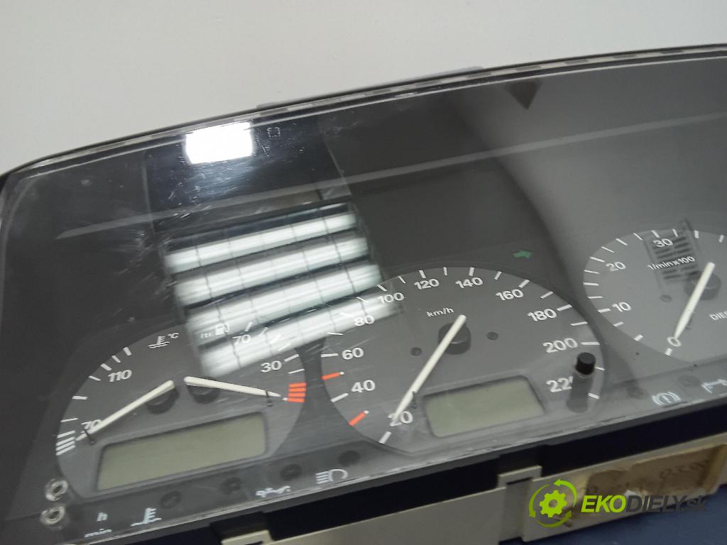 Volkswagen Passat 1994 prístrojovka/ budíky 3A0919033R