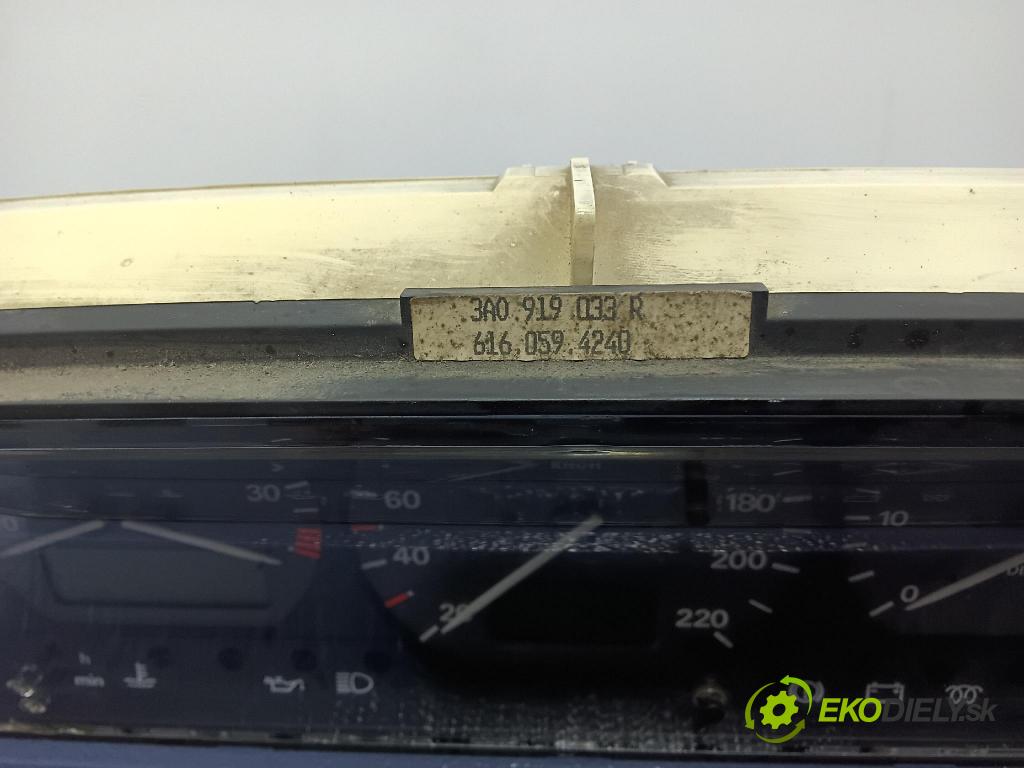 Volkswagen Passat 1994 prístrojovka/ budíky 3A0919033R
