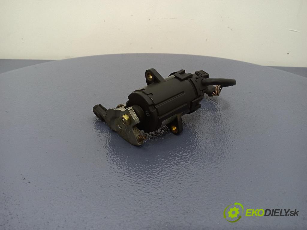 Volkswagen Passat 1994 pedal Plyn: 0205001012