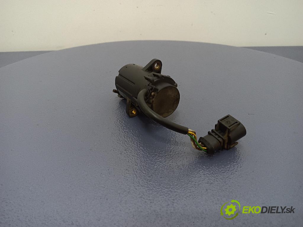Volkswagen Passat 1994 pedal Plyn: 0205001012