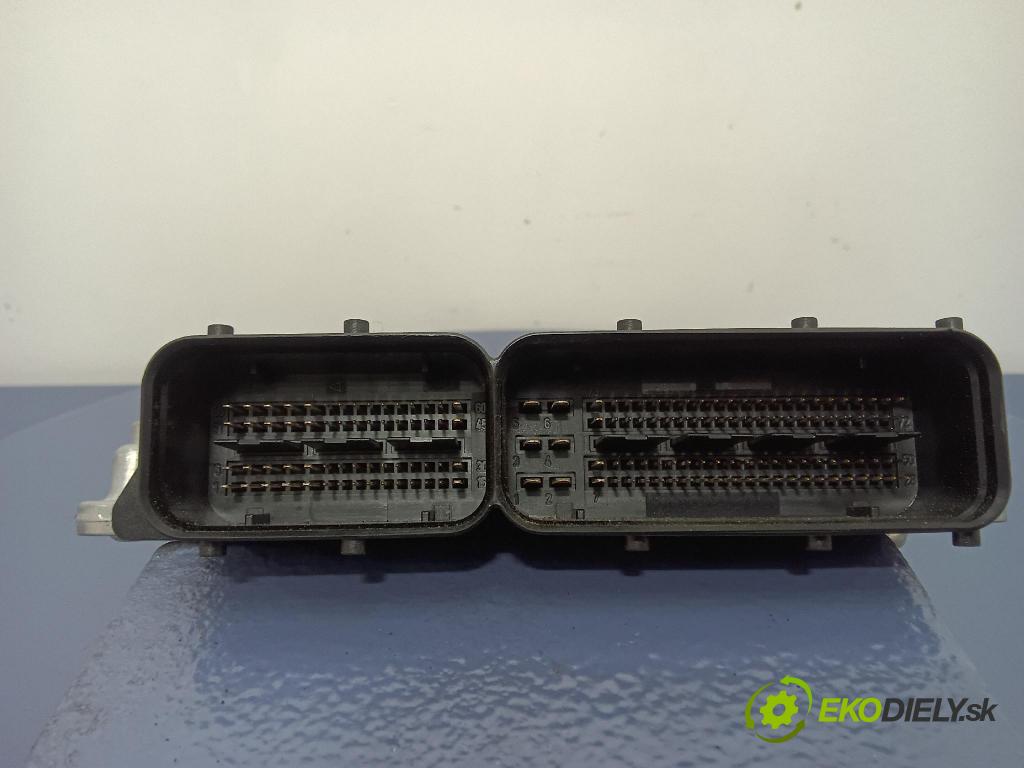 Volkswagen Transporter 2006 řídící jednotka Motor: 038906016M