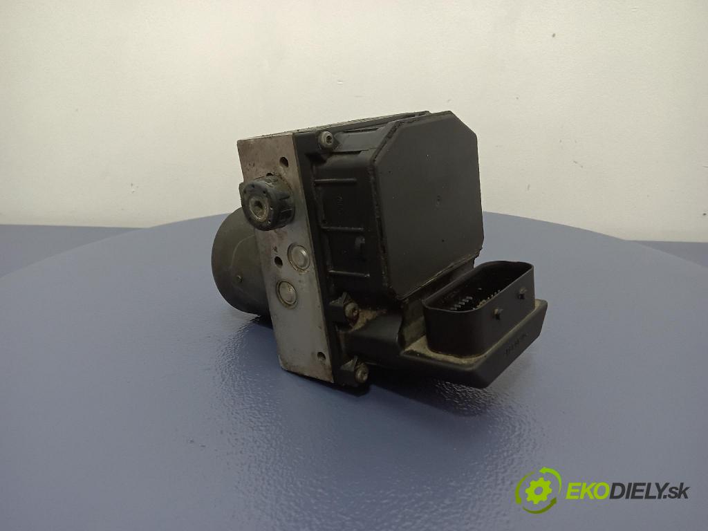 Volkswagen Passat 2004 čerpadlo ABS x 4B0614517G