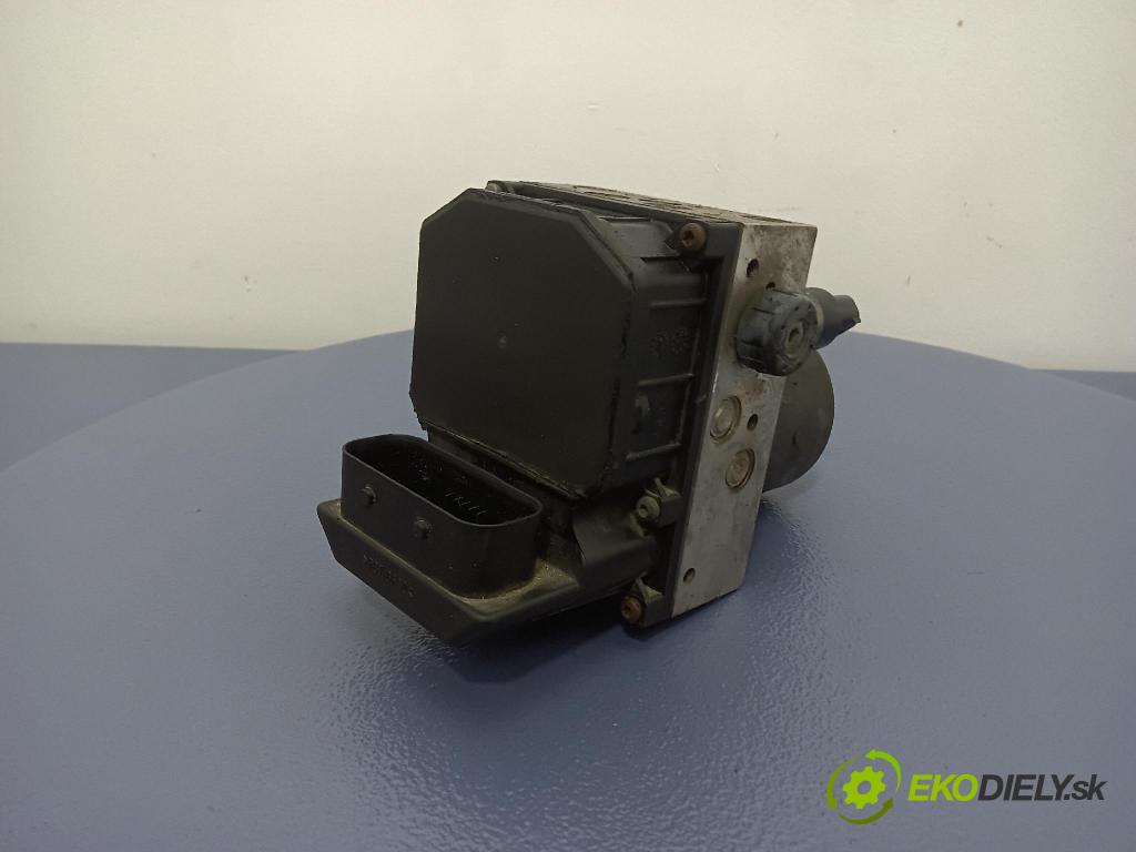 Volkswagen Passat 2004 čerpadlo ABS x 4B0614517G