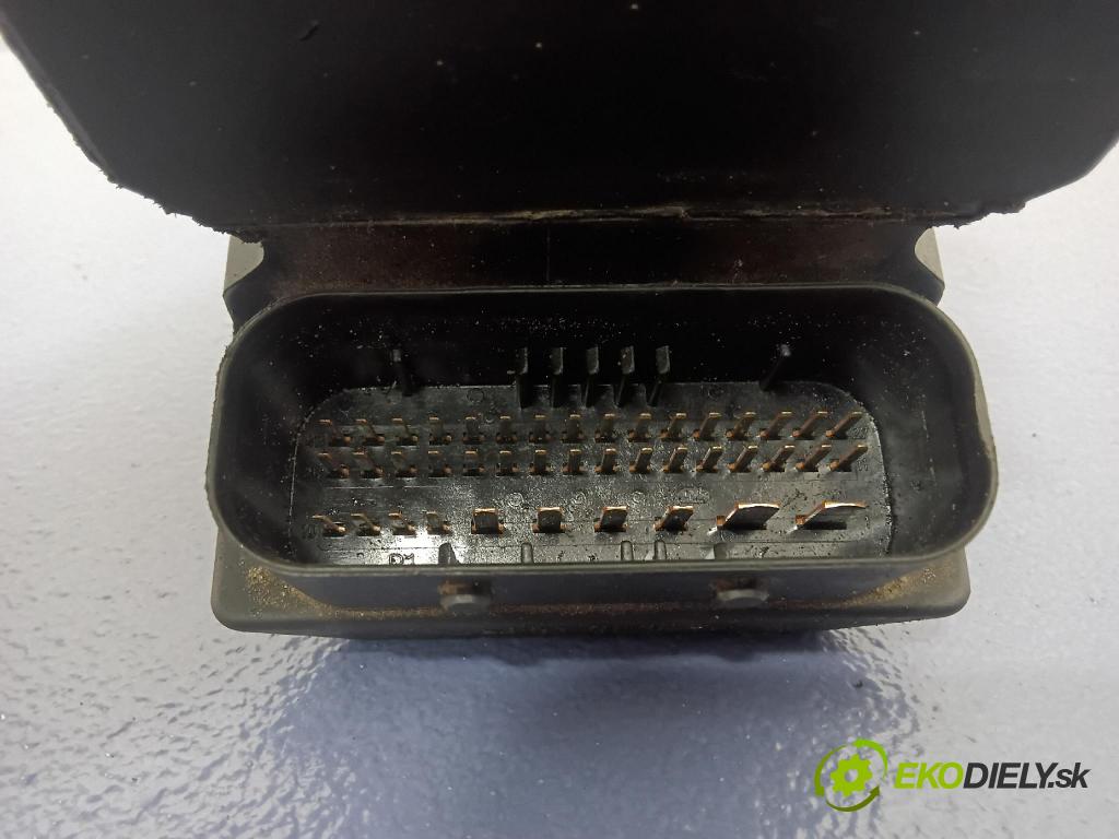 Volkswagen Passat 2004 čerpadlo ABS x 4B0614517G