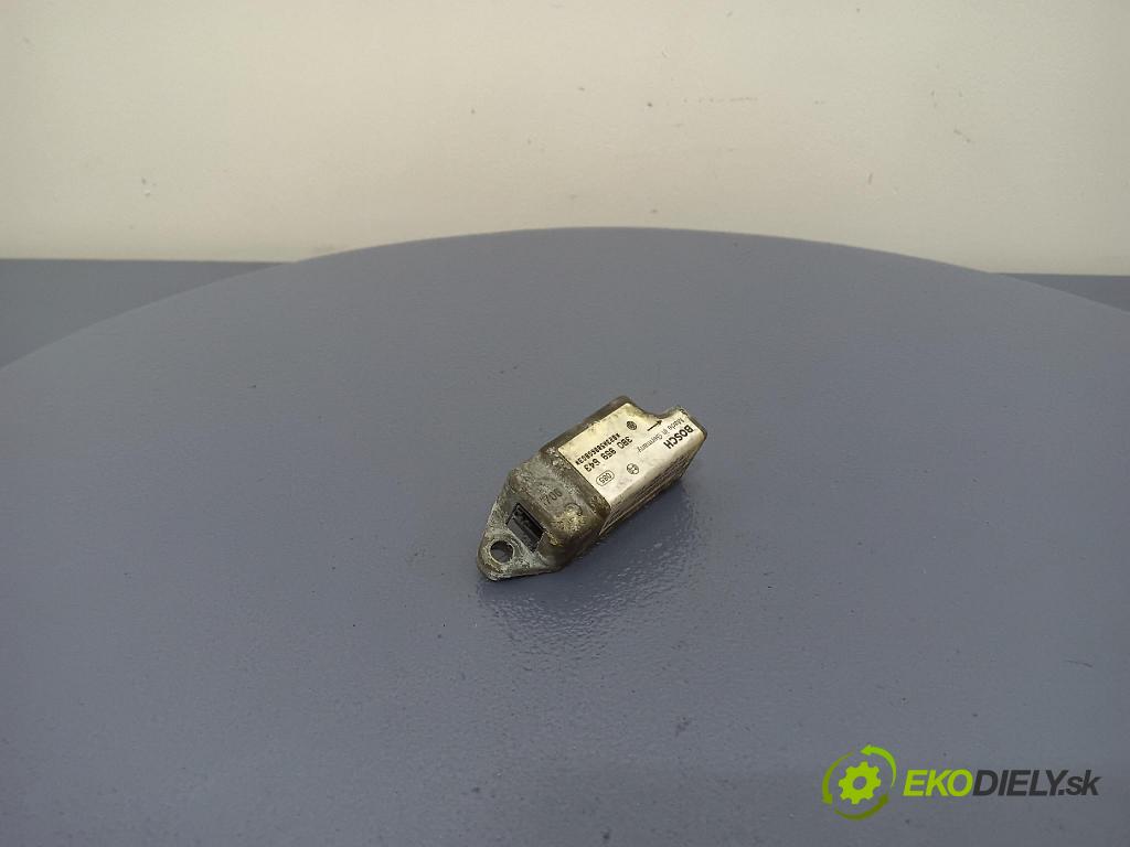 Volkswagen Passat 1997 snímač Dopady / Ochrana Chodci. 3B0959643
