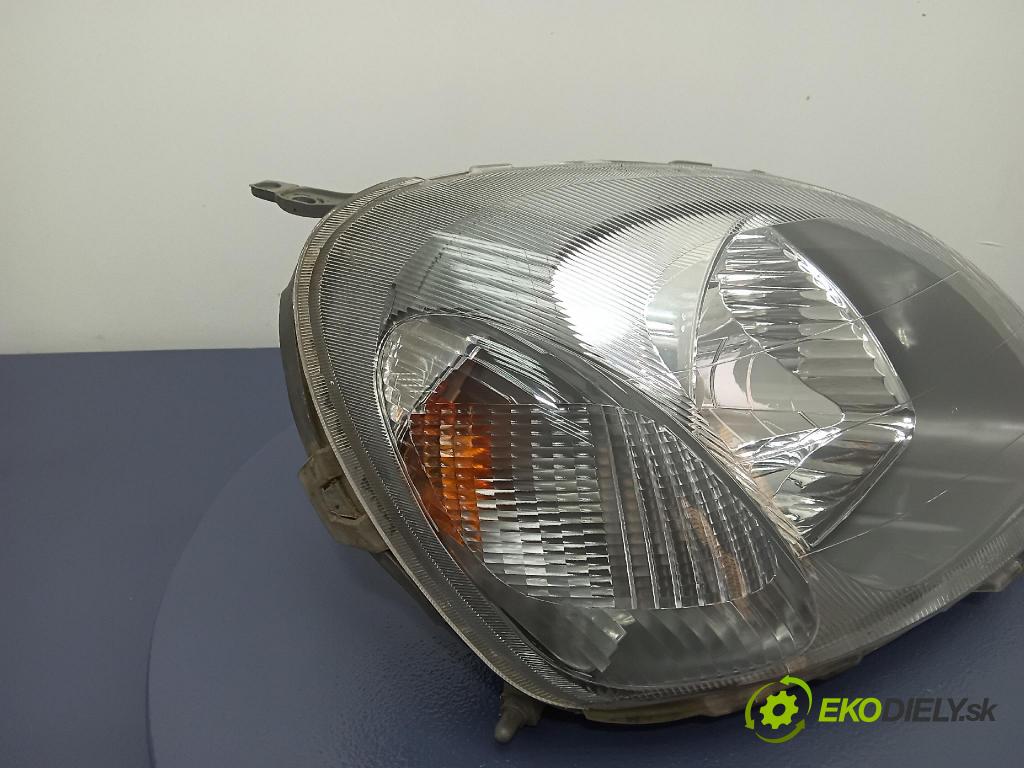 Toyota Yaris 2000 Reflektor: v pravo: 50-5729