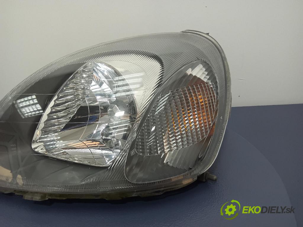 Toyota Yaris 2000 Reflektor: Vľavo: 20-5730