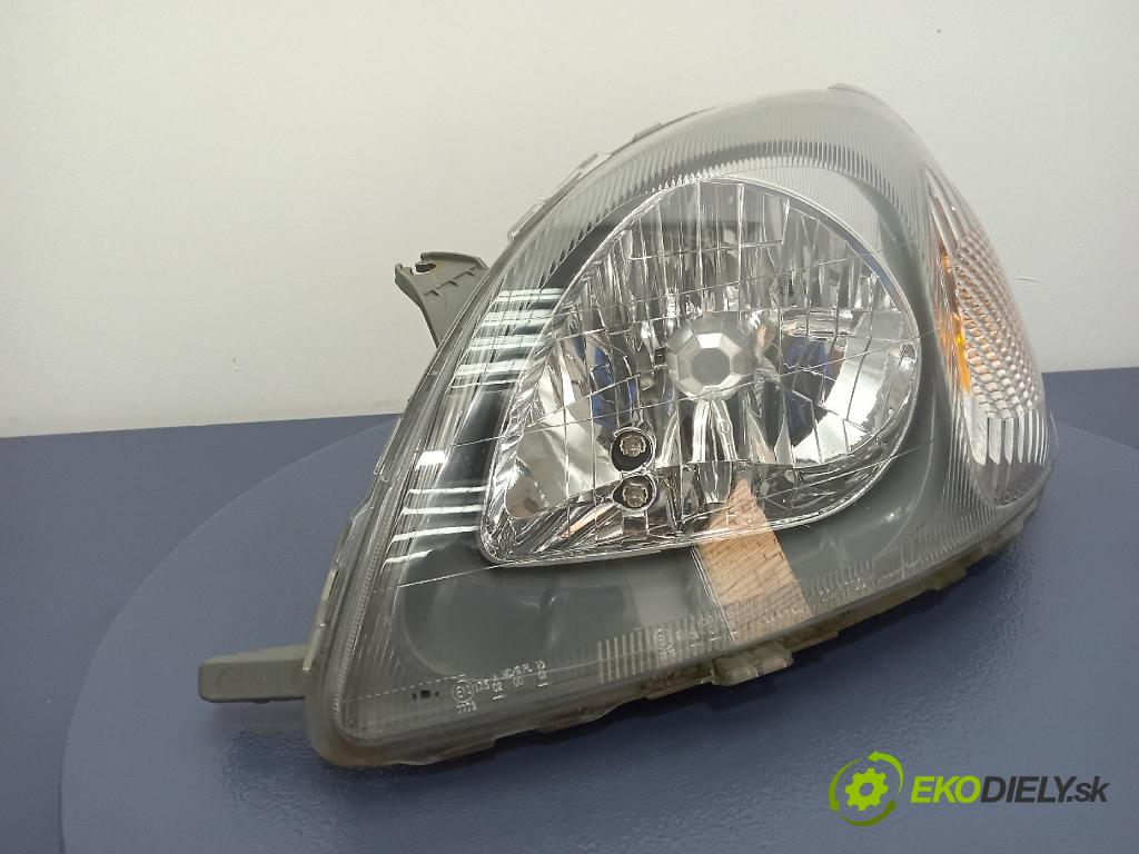 Toyota Yaris 2000 Reflektor: Vľavo: 20-5730
