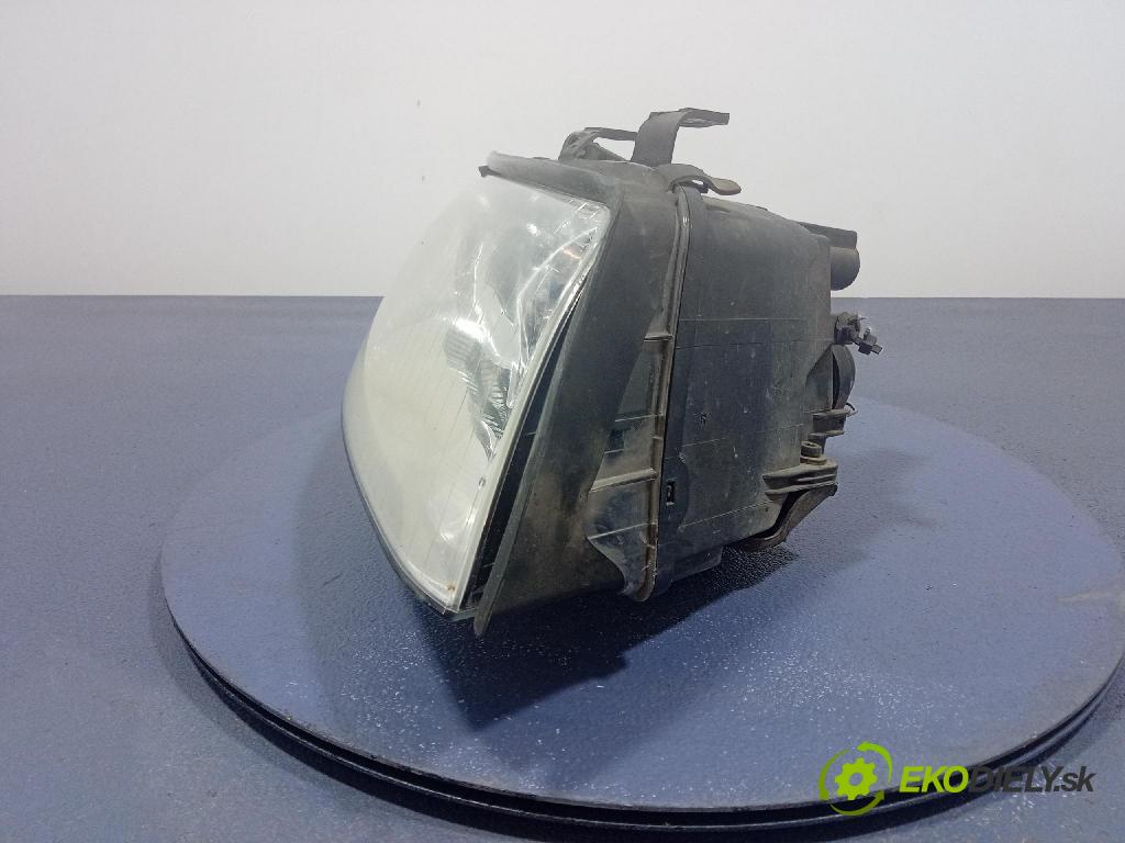 Audi A4 2004 Reflektor: v pravo: 8E0941004F