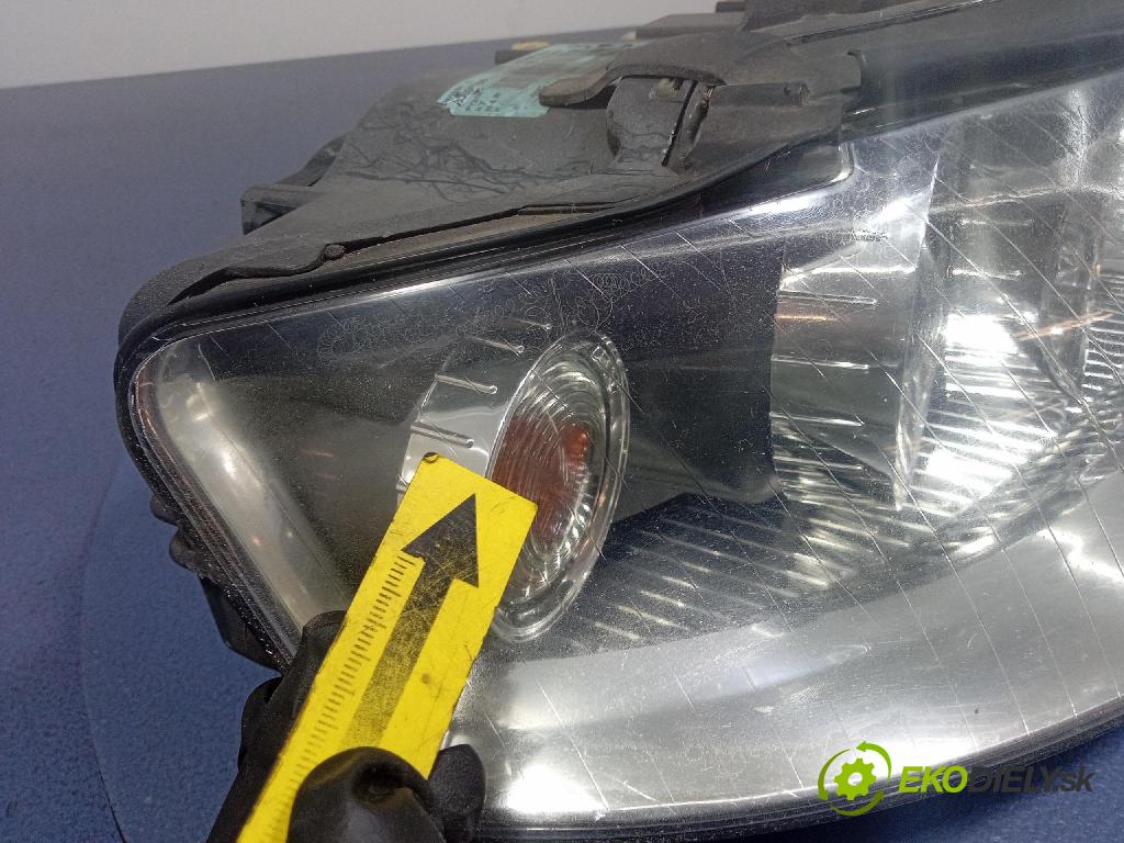 Audi A4 2004 Reflektor: v pravo: 8E0941004F