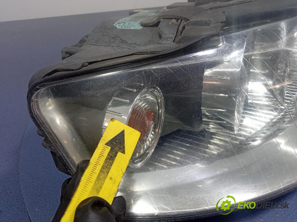 Audi A4 2004 Reflektor: v pravo: 8E0941004F