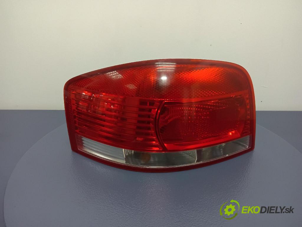 Audi A3 2004 světlo Zad: levá Mimo: 8P0945095