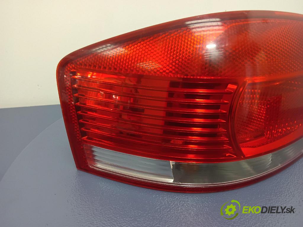 Audi A3 2004 světlo Zad: levá Mimo: 8P0945095