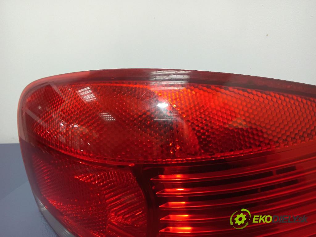 Audi A3 2004 svetlo / reflektor zad Prava: Vonkajsia: 8P0945096