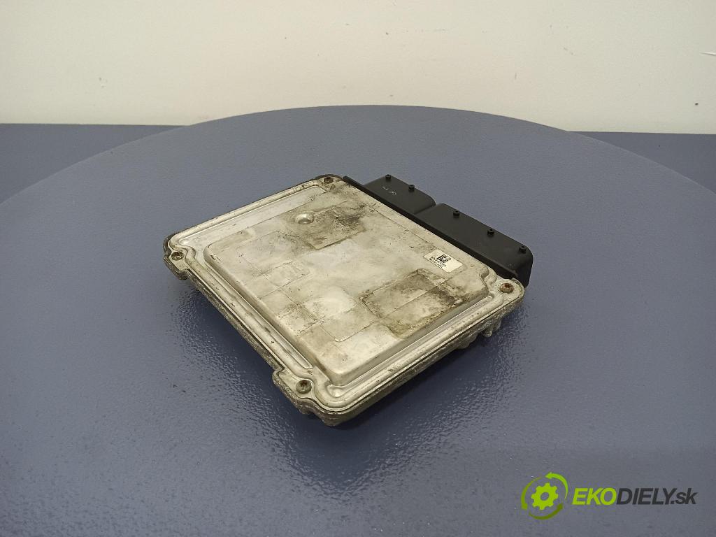 Skoda Octavia 2007 riadiaca jednotka Motor: 03G906021LB