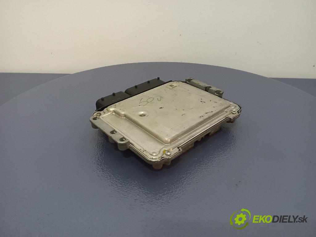 Fiat Sedici 2007 riadiaca jednotka Motor: 55204652