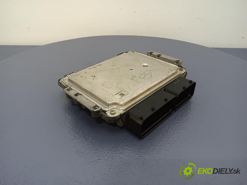 Fiat Sedici 2007 riadiaca jednotka Motor: 55204652