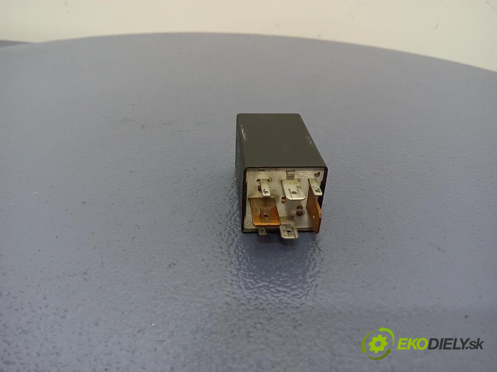 Volkswagen Transporter 1997 relé 191911261C