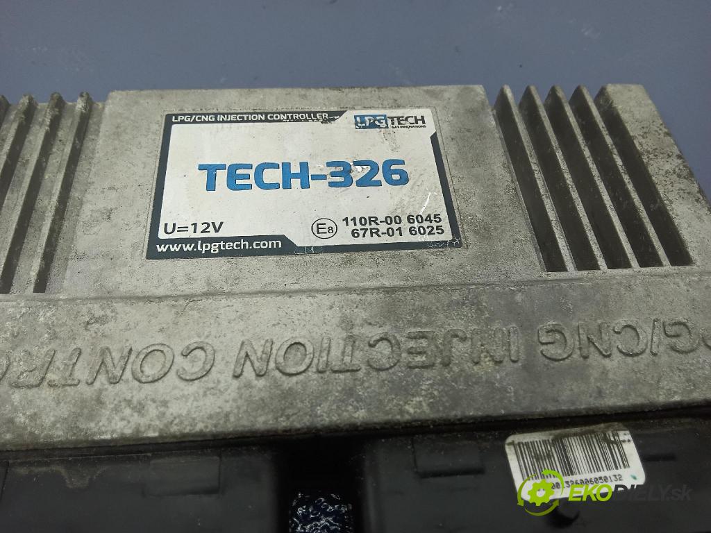 Audi A4 1.6 kat 1995 řídící jednotka 110R-006045