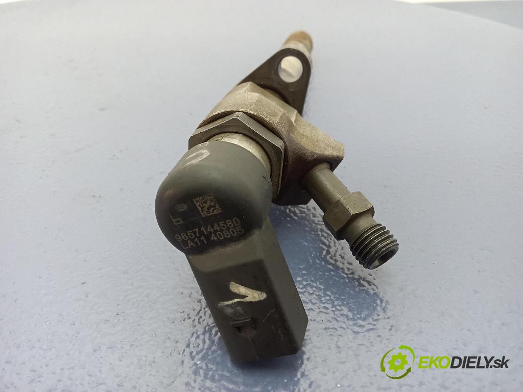 Citroen C5 2005 vstřikovač 9657144580