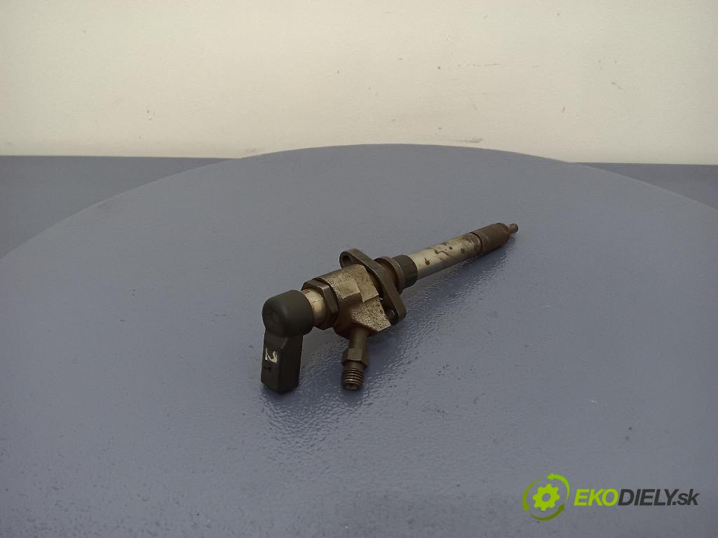Citroen C5 2005 vstřikovač 9657144580
