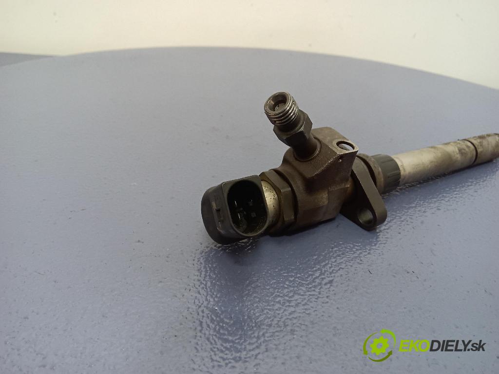 Citroen C5 2005 vstřikovač 9657144580