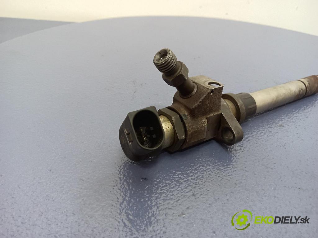 Citroen C5 2005 vstřikovač 9657144580