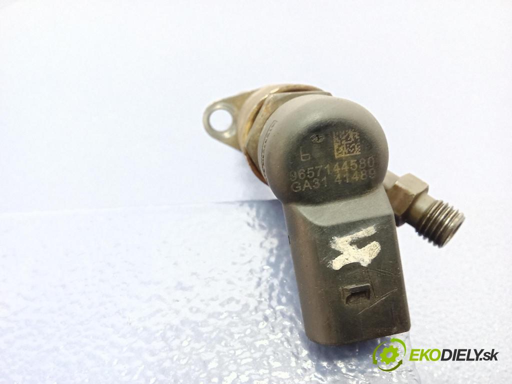 Citroen C5 2005 vstřikovač 9657144580