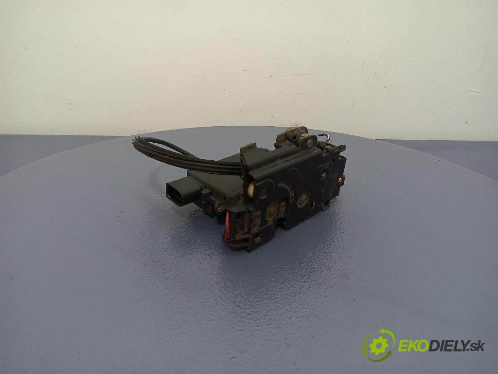 Volkswagen Bora 2001 zámek dveře před Levý: 01